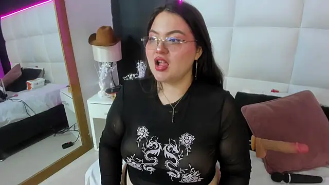 Snapshot of Tessa_Sinclaire chatting on 07-23-26, 07:56 Tessa Sinclaire online show from 07-23-26, 07:56