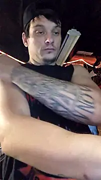 Snapshot of twistafatpipe chatting on 09-15-25, 03:39 twistafatpipe online show from 09-15-25, 03:39