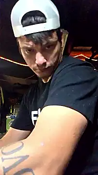 Snapshot of twistafatpipe chatting on 09-18-25, 01:51 twistafatpipe online show from 09-18-25, 01:51