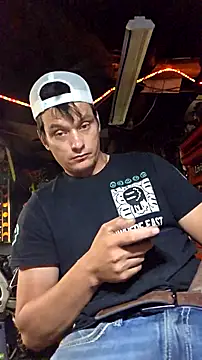 Snapshot of twistafatpipe chatting on 09-19-25, 11:11 twistafatpipe online show from 09-19-25, 11:11