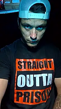 Snapshot of twistafatpipe chatting on 09-21-25, 04:58 twistafatpipe online show from 09-21-25, 04:58