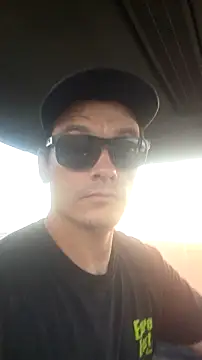 Snapshot of twistafatpipe chatting on 09-29-25, 11:31 twistafatpipe online show from 09-29-25, 11:31