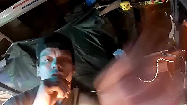 Snapshot of twistafatpipe chatting on 09-30-25, 11:37 twistafatpipe online show from 09-30-25, 11:37