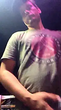 Snapshot of twistafatpipe chatting on 10-05-25, 08:56 twistafatpipe online show from 10-05-25, 08:56