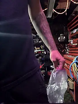 Snapshot of twistafatpipe chatting on 10-05-25, 11:02 twistafatpipe online show from 10-05-25, 11:02