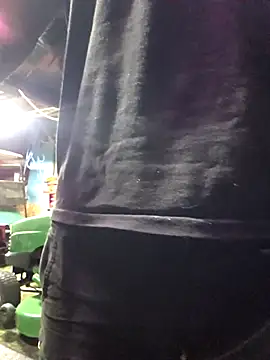 Snapshot of twistafatpipe chatting on 10-06-25, 11:07 twistafatpipe online show from 10-06-25, 11:07