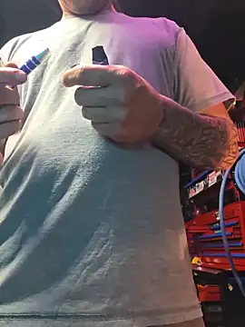 Snapshot of twistafatpipe chatting on 10-11-25, 07:29 twistafatpipe online show from 10-11-25, 07:29