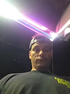 Snapshot of twistafatpipe chatting on 10-15-25, 12:22 twistafatpipe online show from 10-15-25, 12:22