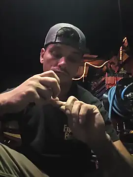 Snapshot of twistafatpipe chatting on 10-16-25, 02:56 twistafatpipe online show from 10-16-25, 02:56