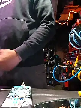 Snapshot of twistafatpipe chatting on 10-18-25, 09:43 twistafatpipe online show from 10-18-25, 09:43