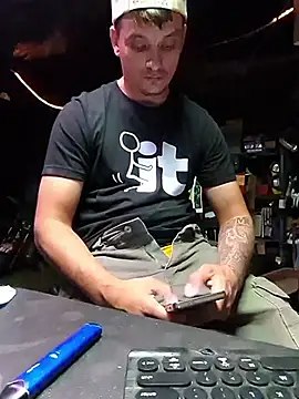 Snapshot of twistafatpipe chatting on 10-18-25, 09:48 twistafatpipe online show from 10-18-25, 09:48