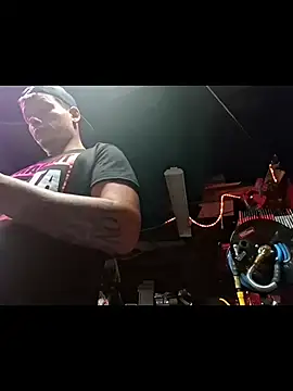 Snapshot of twistafatpipe chatting on 10-20-25, 06:25 twistafatpipe online show from 10-20-25, 06:25