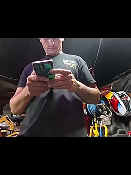 Snapshot of twistafatpipe chatting on 10-20-25, 11:27 twistafatpipe online show from 10-20-25, 11:27