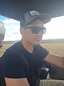 Snapshot of twistafatpipe chatting on 10-21-25, 06:52 twistafatpipe online show from 10-21-25, 06:52