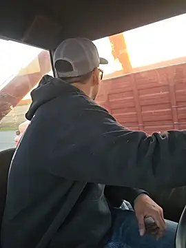 Snapshot of twistafatpipe chatting on 10-23-25, 10:52 twistafatpipe online show from 10-23-25, 10:52