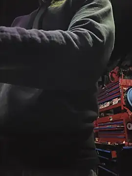 Snapshot of twistafatpipe chatting on 10-31-25, 04:13 twistafatpipe online show from 10-31-25, 04:13