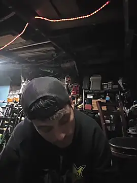 Snapshot of twistafatpipe chatting on 11-08-25, 06:29 twistafatpipe online show from 11-08-25, 06:29