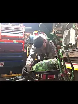 Snapshot of twistafatpipe chatting on 11-09-25, 10:19 twistafatpipe online show from 11-09-25, 10:19