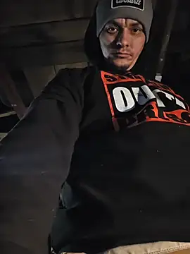 Snapshot of twistafatpipe chatting on 11-17-25, 10:21 twistafatpipe online show from 11-17-25, 10:21