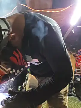 Snapshot of twistafatpipe chatting on 11-18-25, 03:34 twistafatpipe online show from 11-18-25, 03:34