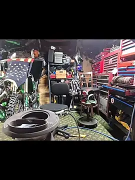 Snapshot of twistafatpipe chatting on 11-19-25, 04:01 twistafatpipe online show from 11-19-25, 04:01