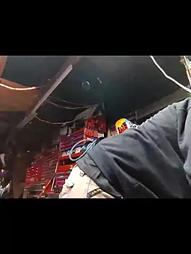 Snapshot of twistafatpipe chatting on 11-20-25, 10:42 twistafatpipe online show from 11-20-25, 10:42