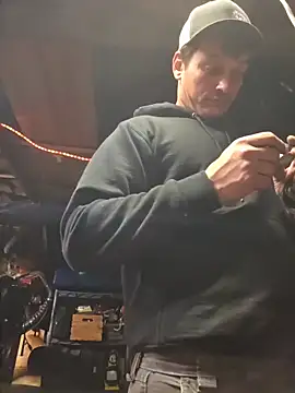 Snapshot of twistafatpipe chatting on 11-23-25, 10:53 twistafatpipe online show from 11-23-25, 10:53