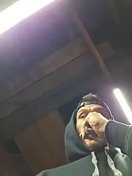 Snapshot of twistafatpipe chatting on 12-03-25, 06:21 twistafatpipe online show from 12-03-25, 06:21