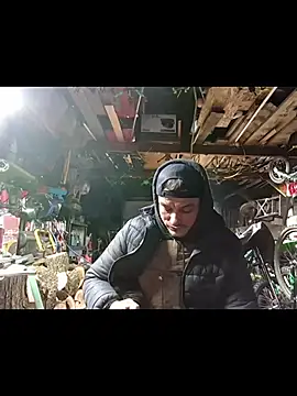 Snapshot of twistafatpipe chatting on 12-15-25, 09:13 twistafatpipe online show from 12-15-25, 09:13