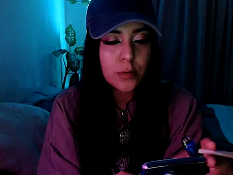Snapshot of bluegoddessstoned chatting on 10-11-25, 05:17 bluegoddessstoned online show from 10-11-25, 05:17