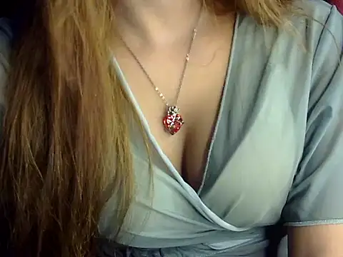 Snapshot of heartless_Queen chatting on 10-06-25, 05:05 heartless Queen online show from 10-06-25, 05:05