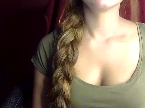 Snapshot of heartless_Queen chatting on 10-18-25, 04:26 heartless Queen online show from 10-18-25, 04:26