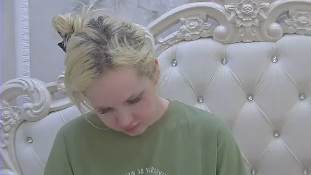 Snapshot of EllieFrosty_ chatting on 06-21-26, 11:40 EllieFrosty online show from 06-21-26, 11:40