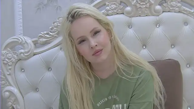 Snapshot of EllieFrosty_ chatting on 06-22-26, 03:25 EllieFrosty online show from 06-22-26, 03:25