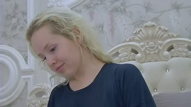 Snapshot of EllieFrosty_ chatting on 07-11-26, 08:22 EllieFrosty online show from 07-11-26, 08:22