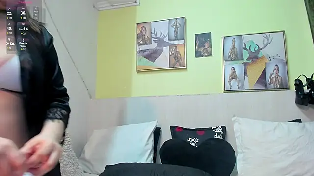 AtheneaArbelaez  online show from 12-17-25, 08:04