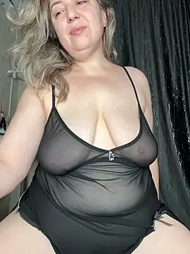 Snapshot of LizaTits chatting on 10-26-25, 04:57 LizaTits online show from 10-26-25, 04:57