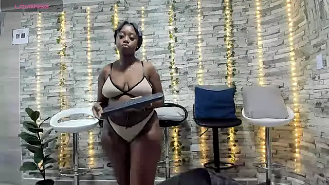 Snapshot of eroticgirls_xx chatting on 10-16-25, 11:00 eroticgirls xx online show from 10-16-25, 11:00