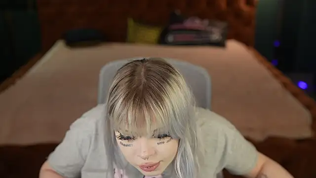 Yuki sun online show from 11-08-25, 03:23