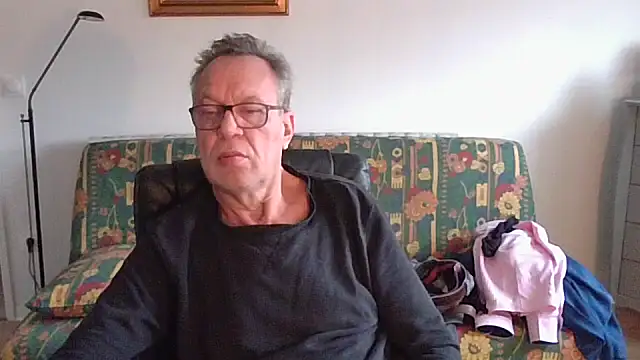 Snapshot of cqhd76 chatting on 12-04-25, 09:29 cqhd76 online show from 12-04-25, 09:29