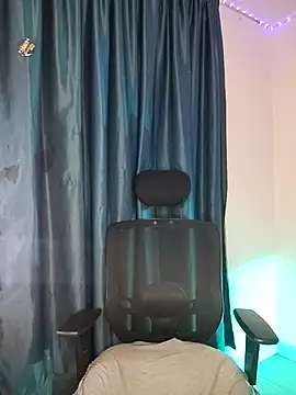 Snapshot of Juann-cock chatting on 12-17-25, 01:44 Juann-cock online show from 12-17-25, 01:44