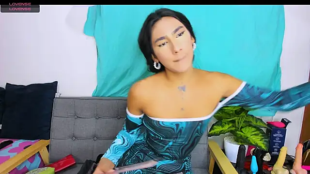 Snapshot of zou_quira chatting on 11-10-25, 12:42 zou quira online show from 11-10-25, 12:42