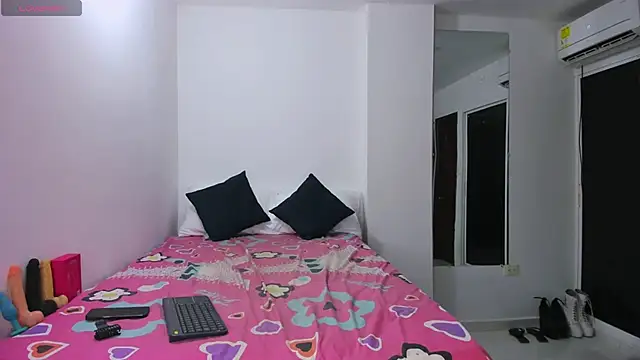 Snapshot of zou_quira chatting on 12-03-25, 03:32 zou quira online show from 12-03-25, 03:32