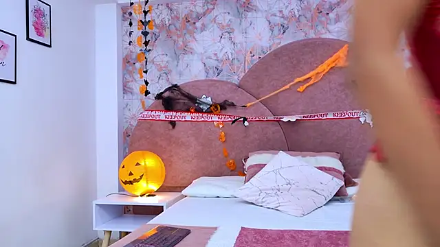 Samanta Isel online show from 10-30-25, 03:08