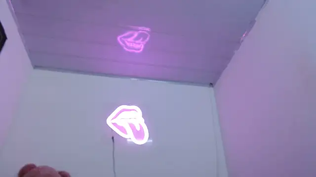 Snapshot of valerii_fox_69 chatting on 12-03-25, 05:04 valerii fox 69 online show from 12-03-25, 05:04