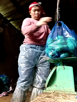 Snapshot of quynhkoolbae chatting on 11-08-25, 02:23 quynhkoolbae online show from 11-08-25, 02:23