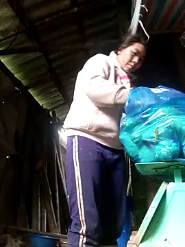 Snapshot of quynhkoolbae chatting on 11-13-25, 01:48 quynhkoolbae online show from 11-13-25, 01:48