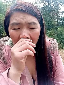 Snapshot of quynhkoolbae chatting on 12-05-25, 01:25 quynhkoolbae online show from 12-05-25, 01:25