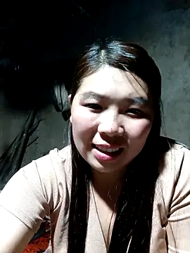 Snapshot of quynhkoolbae chatting on 12-05-25, 01:31 quynhkoolbae online show from 12-05-25, 01:31