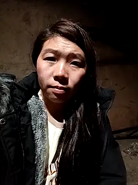 Snapshot of quynhkoolbae chatting on 12-14-25, 10:36 quynhkoolbae online show from 12-14-25, 10:36